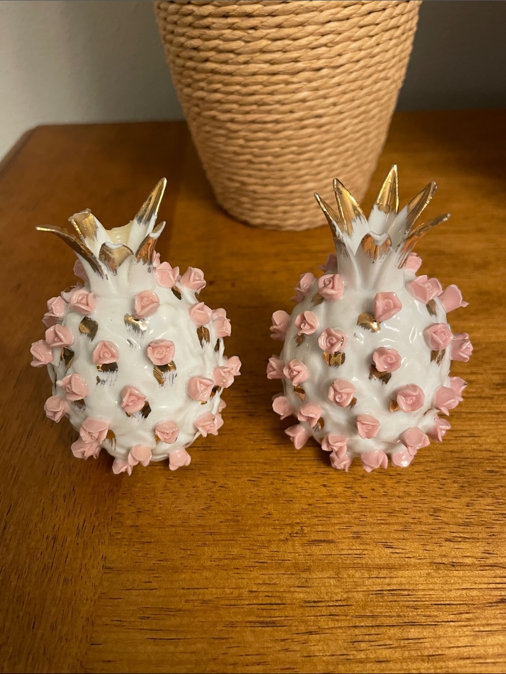 📍Vintage Lefton Pair of Porcelain Salt & Pepper Shakers Pineapples w/Pink Roses